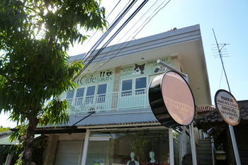 Cat Cafe Ubud1.jpg